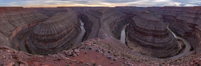 Here we could see the geologic jewel shaped by the San Juan River, near Mexican Hat (UT).